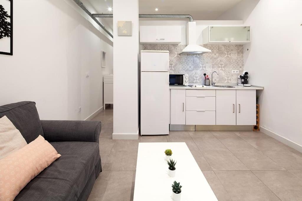 Loft Next To Calle Betis, Best Area Of Seville-Sevillarooms エクステリア 写真